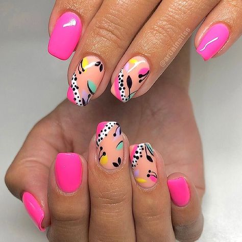 | 𝔸ℝ𝕌𝔸𝕃 ℕ𝔸𝕀𝕃𝕊 |❣️ on Instagram: “• ESMALTADO SEMI • Hermosura de Diseño!!! 💓 Fucsia y Champagne Rose con Deco Hojitas a Mano Alzada 👩‍🎨 para @roxana.morena21‼️ . . . . . . .…” Mail Art Design Ideas, Funky Gel Nail Designs, Nail Art Ete, Cinco De Mayo Nails Ideas, Summer Nails 2023, Nails Art Designs, Sassy Nails, Nails 2023, Spring Nail Art