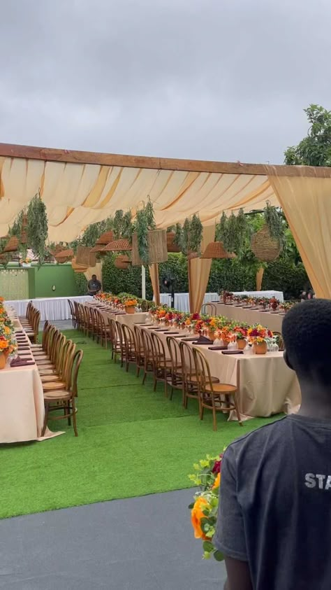 Traditional Lobola Decor, Garden Classroom Decor, African Traditional Wedding Decoration, Lobola Decor, Nigerian Wedding Decor, Ghana Traditional Wedding, Brown Wedding Themes, Garden Decorations Ideas, African Wedding Theme