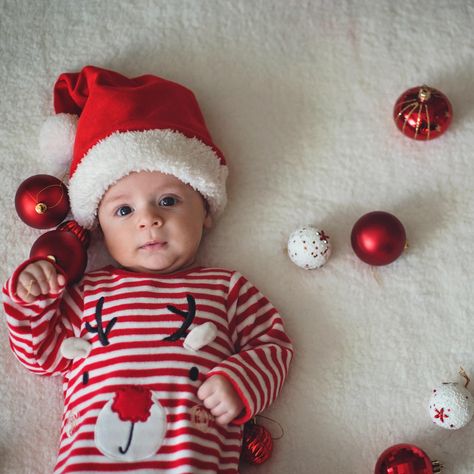 35 Christmas Baby Photoshoot Ideas at Home - Mama Did It Christmas Baby Photoshoot Ideas At Home, Christmas Baby Photoshoot Ideas, Christmas Baby Photoshoot, Baby Christmas Photoshoot, Baby Photoshoot Ideas At Home, Baby Christmas Photography, Photoshoot Ideas At Home, Baby Photoshoot Ideas, Gifts Homemade