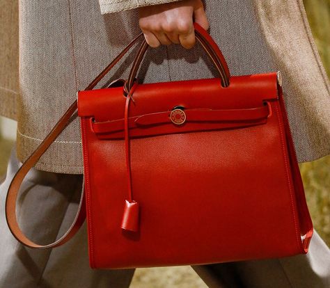 Hermès Put Plenty of Birkins on the Resort 2019 Runway, in Addition to Some Interesting New Designs - PurseBlog Hermes Herbag Outfit, Dream Purse, Herbag 31, Handbags Australia, Crafted Bag, Fancy Things, 2019 Runway, Bags Online Shopping, Gucci Handbag