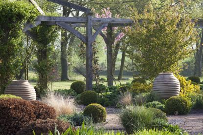 Rustic Gazebo, Pergola Wood, Patio Images, English Garden Style, English Garden Design, Rustic Backyard, English Country Garden, Lily Garden, Pergola Ideas