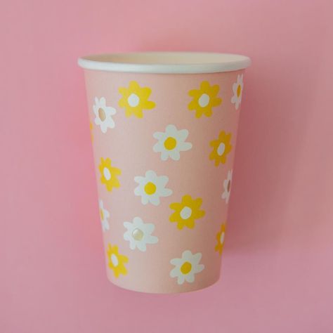 Daisy Paper Cups - Ellie and Piper Easter Feast, Hippity Hoppity, Picnic Lunches, Printed Cups, Vase Arrangements, Outdoor Picnic, White Daisy, Daisy Pattern, Paper Cups