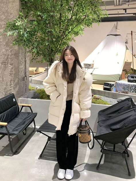 Japan Autum Outfits, Winter Taiwan Outfit, Japan Winter Fashion Women, Aesthetic Winter Outfits Korean, Korean Winter Outfits Women, Tokyo Winter Fashion, Korea Winter Outfit, Korean Winter Fashion Outfits, Korea Winter Fashion