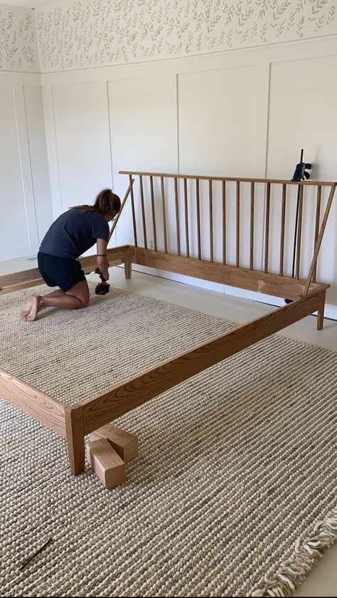 Spindle Headboard Diy, Easy Diy King Bed Frame, Spindle Wood Bed Frame, Spindle Platform Bed, Wooden Bedframe Without Headboard, Spindle Bed Decor, Diy Mid Century Modern King Bed Frame, Diy Oak Bed Frame, King Bed Wood Frame