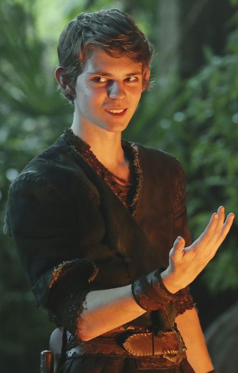 Original Peter Pan, Peter Pan Wallpaper, Once Upon A Time Peter Pan, Peter Pan 3, Robbie Kay Peter Pan, Pan Ouat, Peter Pans, Peter Pan Neverland, Peter Pan Ouat