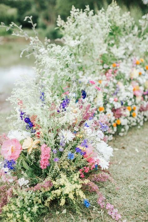 Wildflowers Wedding, Belle Cake, Green Farm, Flower Meadow, Boho Wedding Inspiration, Meadow Flowers, Outdoor Weddings, September Wedding, La Wedding