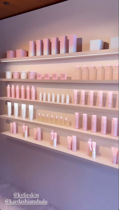 Skin Care Pop Up Store, Cosmetic Office Design, Nail Supply Store Design, Business Store Ideas, Skincare Pop Up Shop, Kylie Jenner Office, Kylie Cosmetics Office, Launch Event Ideas, Beauty Shop Decor