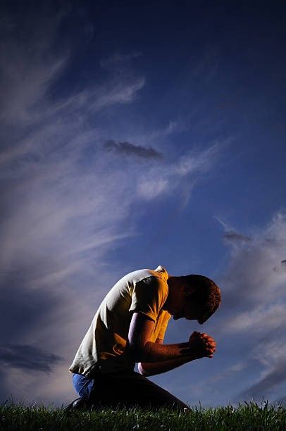 Prayer Pictures, Man Praying, Prayer Images, Church Backgrounds, Christian Backgrounds, Bible Images, Jesus Photo, Jesus And Mary Pictures, Bible Quotes Images