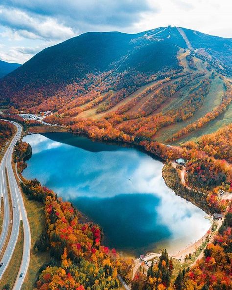 White Mountains New Hampshire, USA. Photo by :@mblockk Lakes Photography, Franconia Notch, Echo Lake, Photography Autumn, Scenery Photography, Scenery Pictures, White Mountains, Cool Pictures Of Nature, Travel And Leisure