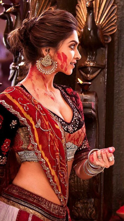 Deepika Padukone Saree, Ram Leela, Bollywood Wallpaper, Dipika Padukone, Saree Bollywood, Deepika Padukone Style, Ghagra Choli, Madhuri Dixit, Indian Aesthetic