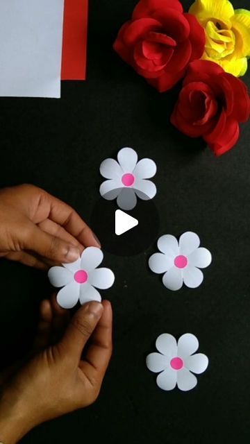 Small Flower Craft Ideas, 3d Paper Flowers Diy Easy, Make Butterfly Paper, Diy Easy Paper Flowers, Paper Flowers Diy Easy For Kids, Easy Paper Flowers For Kids, Paper Flowers Easy Diy, Easy Flower Making With Paper, Easy Flower Crafts For Kids