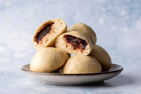 Red Bean Cake Recipe, Manju Recipe, Red Bean Cake, Red Beans Recipe, Sweet Red Bean Paste, Nursing Cake, Bean Cake, Japanese Cake, Sweet Red Bean