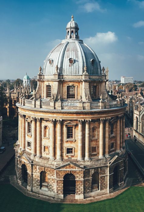 18 Places You Have To Visit In The UK! (17) Library Oxford, Radcliffe Camera, Uk Places, Architecture Cool, Bodleian Library, Visit Uk, Beautiful Library, Belize City, Bakery Ideas