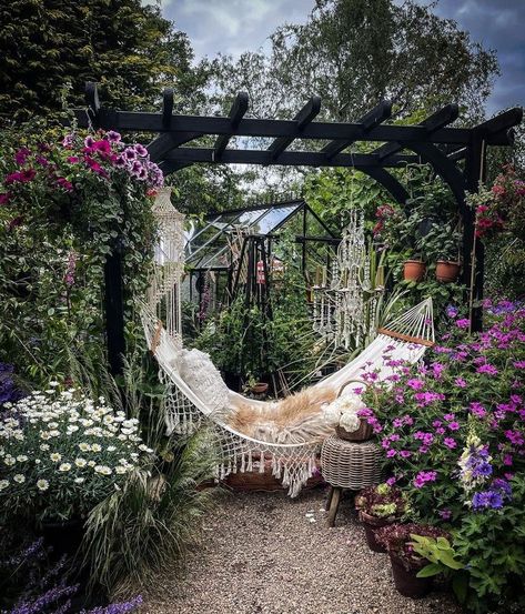 Hammock Garden Ideas, Cottagecore Outdoor Decor, Magical Garden Ideas Backyards, Magical Yard Ideas, Cottage Core Patio, Garden Hammock Ideas, Enchanted Garden Backyard, Witchy Garden Aesthetic, Bohemian Garden Ideas