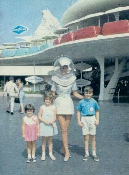 Vintage Disney Disneyland Tomorrowland, Disneyland Photos, Randy Cunningham, Disneyland Pictures, Retro Disney, Disney Memories, Vintage Disneyland, Space Girl, Retro Futuristic