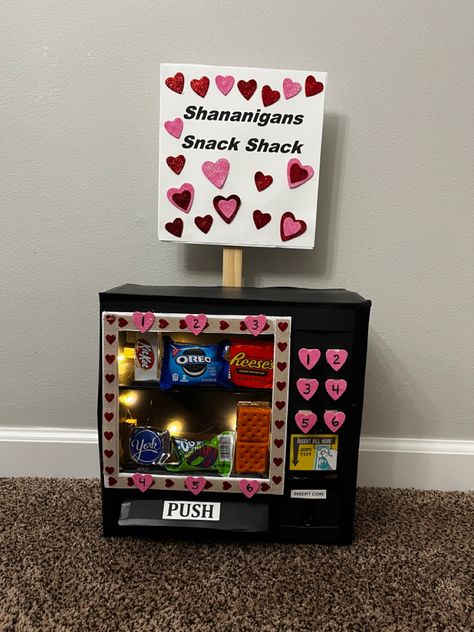 Vending machine Diy Vending Machine Tutorial, Vending Machine Valentines Boxes, Cardboard Vending Machine Diy, Squishy Vending Machine, Diy Vending Machine, Diy Valentine's Box, Mini Vending Machine, Valentines Day Idea, Valentines Box Ideas