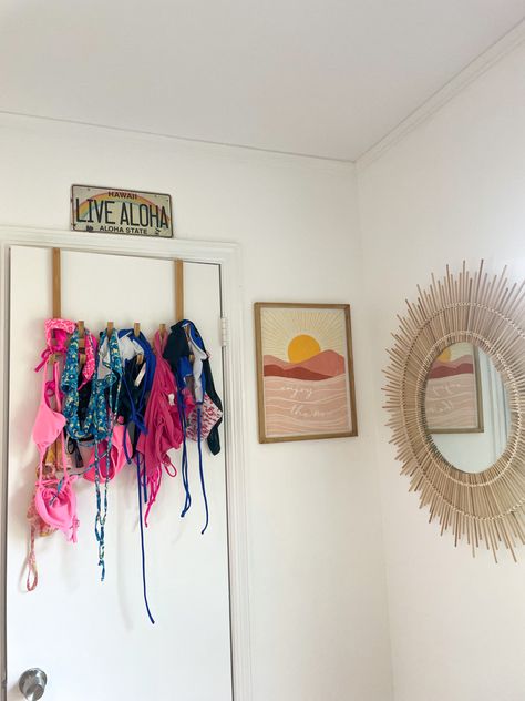 Cute Bedroom Ideas Beachy, Summer Room Vibes, Room Ideas Aesthetic Beachy Boho, Summer Rooms Ideas, Room Inspiration Bedroom Beach, Room Ideas Aesthetic Beach Vibe, Boho Beach Dorm, Beach Girl Room Ideas, Beachy Room Inspiration