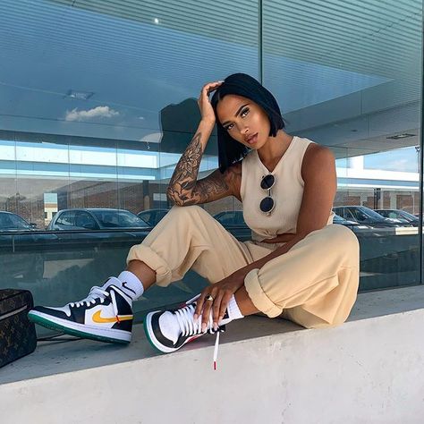 90s Hip Hop Fashion, Clubbing Outfits, Chill Fits, Streetwear Fashion Women, Tomboy Fashion, Sneakers Outfit, Cute Poses, White Fashion, Cute Casual Outfits