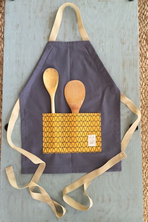 Kids Apron Diy, Kids Apron Pattern Free, Child Apron Pattern, Cute Apron, Diy Apron, Apron Sewing Pattern, Childrens Aprons, Sew Ins, Costura Diy