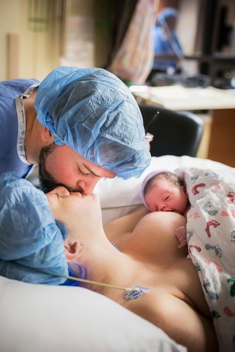 Pin for Later: This Birth Photographer Shares the Most Memorable — and Jaw-Dropping — Photos From Her 100 Deliveries Delivery Room Photos, Birth Story Photography, Labor Photos, Birth Pictures, Moving Photos, Hospital Photography, Hospital Pictures, Delivery Pictures, Birth Photos