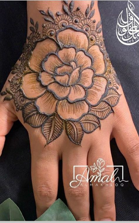 Mehndi Designs Back Hand Rose, Mehendi Designs For Hands Rose, Marvadi Mehndi Design, Simple Flower Henna Designs, Simple Rose Mehndi Designs, Simple Back Hand Mehndi Designs Arabic, Tikka Mehndi Design, Rose Mehndi Designs Front Hand, Heena Mehendi Designs Unique