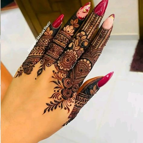 Fingers Henna, Finger Mehendi Designs, New Henna Designs, Floral Henna Designs, Finger Henna Designs, Mehndi Designs Bridal Hands, Latest Henna Designs, Simple Mehndi Designs Fingers, Full Mehndi Designs