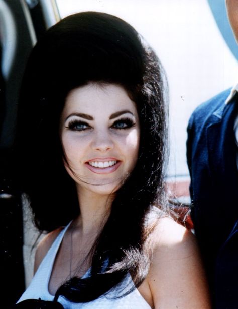 Priscilla Presley Young Priscilla Presley, Pale Lips, 60s Hair, Elvis And Priscilla, White Images, Priscilla Presley, Lisa Marie Presley, Beauty Icons, Hair And Makeup