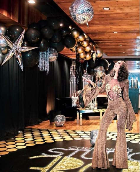 Studio 30 Party Theme, Black Tie Disco Theme, 40s Party Decorations, 70s Players Ball Outfit, Beyonce 70s Party, 70s Players Ball Party, Black Party Ideas Decorations, Motown Theme Party Outfit, Players Ball Theme Party Decorations