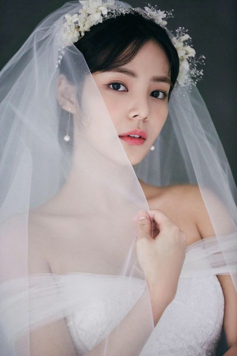 Photoshoot Portfolio, Wedding Dress Photoshoot, Prewedding Photoshoot, Korean Wedding Photography, Wedding Photo Studio, Wedding Photoshoot Props, Bridal Photography Poses, Bride Photoshoot, Pre Wedding Poses