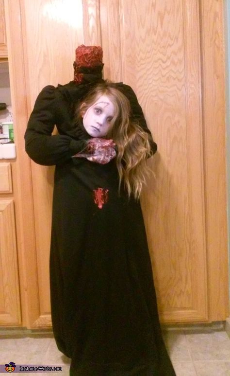 Melanie: This is my 5yr old daughter, Lexci. She had this idea to be a headless girl for more than a year now. I found the dress at a local thrift... Headless Costume, Costume Cowgirl, Best Diy Halloween Costumes, Most Popular Halloween Costumes, Epic Halloween Costumes, 2015 Halloween Costumes, Creative Halloween Decorations, Popular Halloween Costumes, Best Halloween Costumes Ever