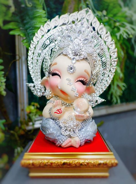 paintings: Top 20 photos of cute ganesha to use for instagram and whatsapp story Ganpati Mantra, Cute Ganesha, Whatsapp Story, Arte Ganesha, Ganpati Songs, Wallpaper God, Rudra Shiva, Ganesh Chaturthi Decoration, Ganapati Bappa