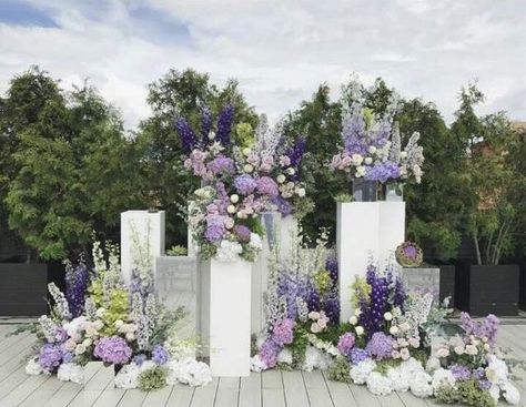 White Wedding Backdrop, Personalized Wedding Decor, Wedding Backdrop Design, Favourite Flowers, Lilac Wedding, Flower Installation, Wedding Entrance, Wedding Stage Decorations, Outdoor Wedding Decorations