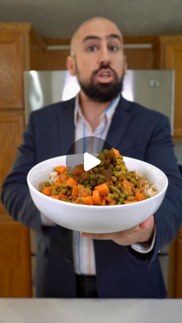 Peas And Carrots, Egyptian Food, Egyptian Culture, Vegan Recipe, White Pepper, Arabic Food, You Want Me, Yellow Onion, Tomato Paste