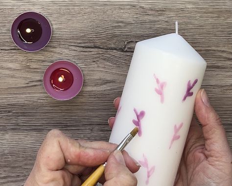 Candle painting: How to paint candles using wax - Gathered Wax Decorated Candles, Small Gift Diy Ideas, Candle Stick Painting Ideas, How To Decorate A Candle, How To Color Candles, Wax Painted Candles Diy, How To Paint On Candles, How To Paint Candles Diy, Diy Birthday Candles