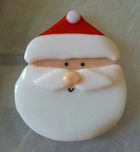 Fused Glass Santa Claus Christmas ornament! Fused Glass Santa Ornaments, Fused Glass Santa, Fused Glass Christmas Ornaments Ideas, Fused Glass Christmas Ideas, Fused Glass Christmas Ornaments, Kiln Glass Art, Fused Glass Christmas, Glass Fusion Ideas, Glass Christmas Decorations