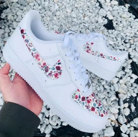 Custom Air Force 1s with sunflower leather print  Please make sure that you get your size correct as there are no returns or refunds! I usually ship out the shoes within one week but it may take up to two weeks depending on the number of commissions I have. If you need them rushed please send me a message and we can figure something out!  For women's sizes under 9, youth sizes will be purchased in order to keep prices lower. Air Force One Shoes, Custom Sneakers Diy, Painted Nikes, Nike Shoes Air Force, Nike Air Shoes, Air Force One, Cute Nike Shoes, Nike Shoes Cheap, Force One