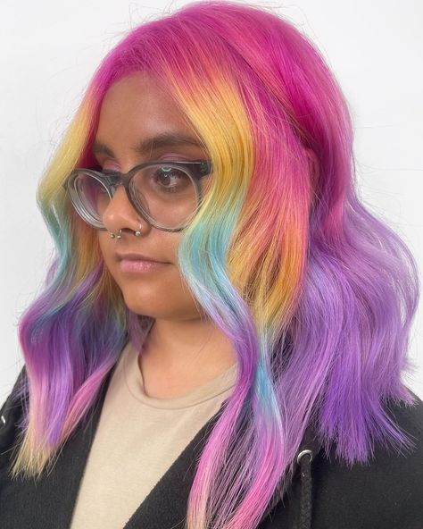 Rainbow Streak Hair, Pink Rainbow Hair, Danger Jones Hair Color, Vivid Color Hair, Multi Coloured Hair, Hairdye Ideas, Pastel Rainbow Hair, Vivid Hair, Split Dyed Hair