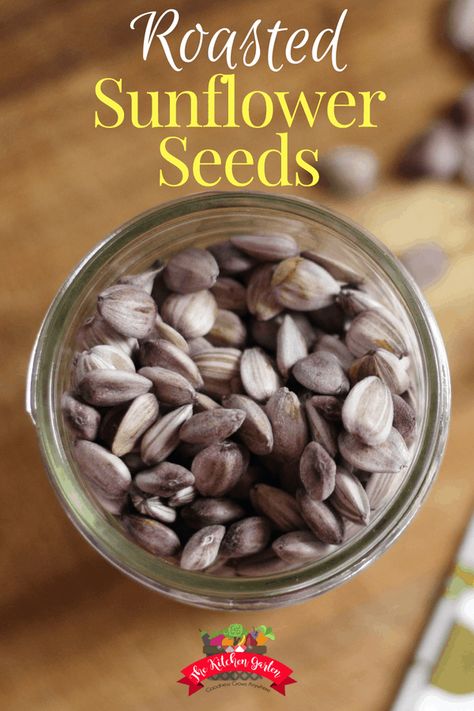 Roasting Sunflower Seeds, Sunflower Seed Recipes, Harvesting Sunflower Seeds, Roasted Sunflower Seeds, Snack Easy, Fall Goodies, Grain Recipes, Fresh Recipes, Garden Vegetable