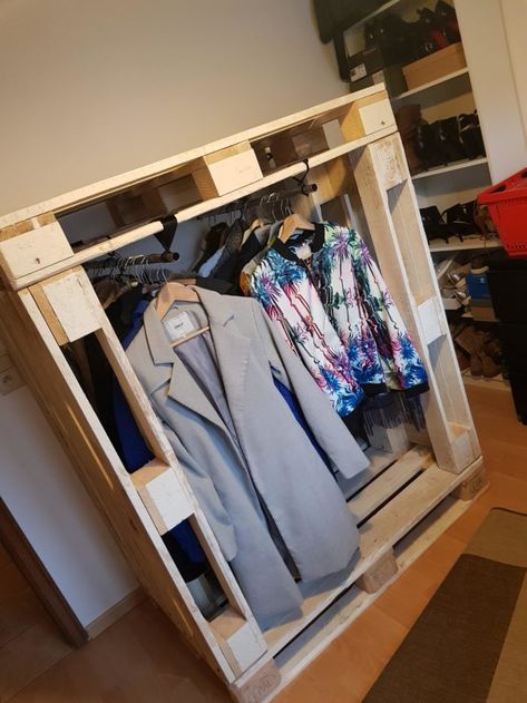 After having used my pallets for my bed for several years, I wanted to change up my bedroom further Being a woman who never has enough room for her clothes; I used my pallets to optimize the storage of my clothes and made a Pallet Wardrobe! Build temporary or permanent storage solutions for... #Bedroom, #Closet, #PalletWardrobe Pallet Cabinets, Pallet Wardrobe, Pallet Closet, Pallet Tv Stand, Cabinet Storage Solutions, Pallet Cabinet, Bedroom Closet Storage, Tv Stand Cabinet, 1001 Pallets