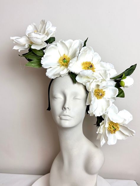 large Ivory Magnolia Fascinator -Flower Headband- Horse Race- Derby- Wedding- Racing Fashion - Polo  Hello, This off-white fascinator is made with five  off white/ivory magnolia in the front and several in the back.  The blossoms are 6"  wide and have  magnolia leaves and buds. It is attached to a satin covered skinny headband and is adjustable. It's very comfortable and will fit any size head. Has a yellow center. --------------------------------- I ship US Postal Service.  USA DOMESTIC CHOICES Kentucky Derby Fascinator Diy, Derby Hat Diy, Kentucky Derby Headband, White Floral Headpiece, Horse Racing Fashion, Headgear Fashion, Derby Headband, Floral Fascinator, Ivory Fascinator