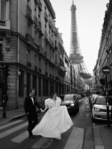 Wedding In Paris Aesthetic, Wedding Paris Photography, Paris Wedding Aesthetic, Paris Wedding Photoshoot, Paris Wedding Photos, Europe Photoshoot, Parisian Elopement, Paris Bride, Paris Elopement Photography