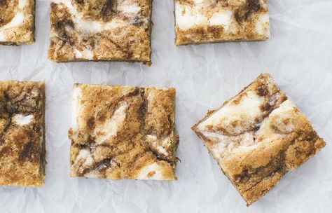 Cinnamon Roll Blondies Cinnamon Roll Blondies, Best Chocolate Brownie Recipe, Best Blondies Recipe, Blondies Recipe, Cinnamon Swirl, Classic Cookies, Toasted Pecans, Brownie Bar, Cream Cheese Filling