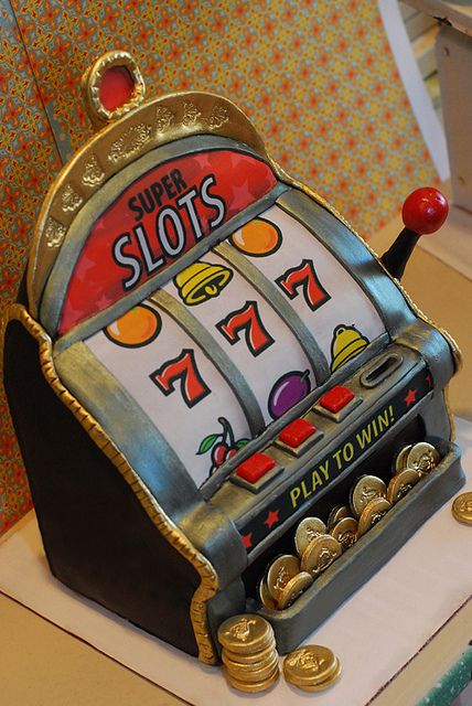 slot machine cake by Sweet Fix, via Flickr Video Poster Design, Casino Cake, Vegas Cake, Knives Chau, Zion T, Beef Tartare, Jack O'connell, Peter O'toole, Slot Machine Cake