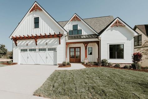 Stevens Custom Homes on Instagram: “Throwback to this amazing farmhouse we built a couple of years ago in @tennesseenationalgolfclub . House plan the Hickory Flat by…” Faux Shiplap, Country Style House Plans, Country House Plan, Farmhouse Plan, Modern Farmhouse Plans, Board And Batten, Country Style Homes, Farmhouse Plans, House Flooring