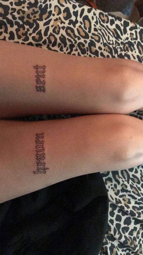 Across Knee Tattoo, Words On Knees Tattoo, Tattoed Legs Woman, Knee Lettering Tattoo, Word Knee Tattoos, Behind The Knee Tattoo Women, Knee Word Tattoo, Over The Knee Tattoo Words, Knee Tattoo Words