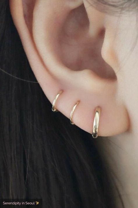 Vintage Tattoos, Cartilage Piercings, Cute Ear Piercings, Geode Earrings, Hammered Hoop Earrings, Bar Stud Earrings, Ear Piercing, Emerald Earrings, Huggie Hoop Earrings