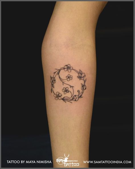 #yinyang #floraltattoos #tattoos_of_instagram #tattooartwork #forearmtattoo #inkartist #tattooline #customdesigns #tattooarts #linearttattoo #floraltattoo #floral Cute Yin Yang Tattoo, Floral Yin Yang Tattoo, Flower Ying Yang Tattoo, Yin And Yang Tattoo, Underarm Tattoo, Yin Yang Tattoo, Feminine Nature, Ying Yang Tattoo, Minimal Tattoos