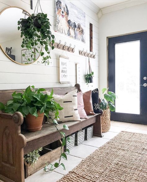 Entry Way Storage Bench, Church Pew Bench, Farmhouse Mudroom, Church Pews, Farmhouse Entryway, Entryway Bench Storage, Church Pew, Deco Nature, Bench Decor