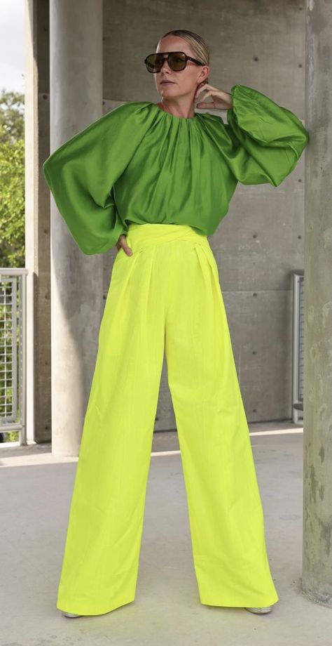 Bright Colored Outfits, Blair Eadie, Colour Combinations Fashion, Verde Lima, Green Outfits, Atlantic Pacific, Color Combinations For Clothes, Yellow Neon, Neon Fashion