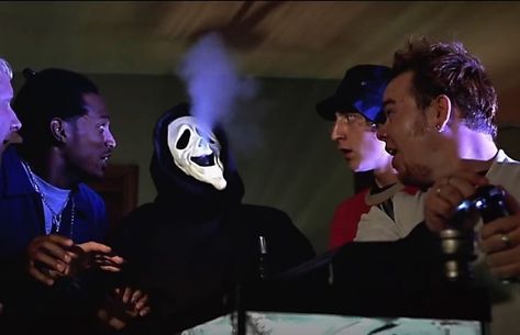 scary movie 2000 aesthetic Scary Movie Ghostface High, Horror Movie Scenes Scary, Horror Comedy Aesthetic, Scary Movie Aesthetic, Scary Movie 2000, Scary Movie 1, Halloween Slasher, Scarie Movie, Film Princess